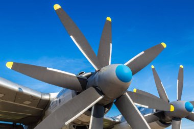 Pervane Tupolev Tu-95 - turboprop motorlu stratejik bombardıman ve füze platformu