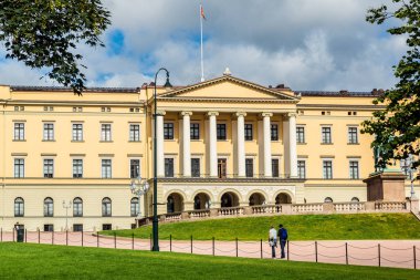 Oslo, Norveç - 29 Temmuz 2014: Bir yaz günü Oslo Norveç'te The Royal Palace