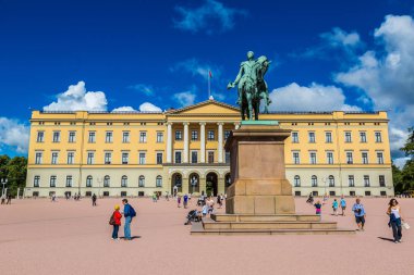 Oslo, Norveç - 29 Temmuz 2014: The Royal Palace Oslo, Norveç'te 19. yüzyılın ilk yarısında 29 Temmuz 2014 yapılmıştır