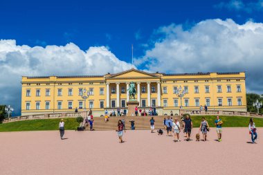 Oslo, Norveç - 29 Temmuz 2014: The Royal Palace Oslo, Norveç'te 19. yüzyılın ilk yarısında 29 Temmuz 2014 yapılmıştır