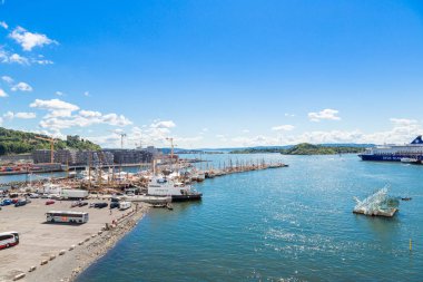 Oslo, Norveç - 29 Temmuz 2014: The Oslo Norveç Harbor Oslo'nun büyük konumlar biridir. Oslo, Norveç'te Oslo Fiyordu bir yaz günü içinde yer alan