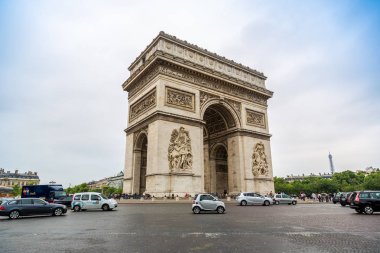 Paris, Fransa - 14 Temmuz 2014: Arc de Triomphe de l'Etoile, Paris, en ünlü Anıtlar 14 Temmuz 2014 biridir