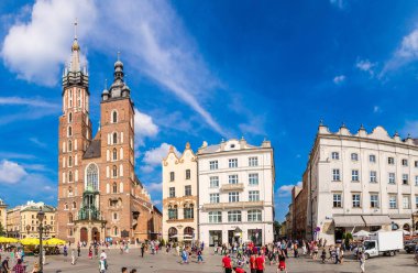 Krakow, Polonya - 26 Temmuz 2014: Meryem Ana Kilisesi Krakow, Polonya üzerinde 26 Temmuz 2014 tarihsel bir parçası. Krakow Polonya'nın en eski şehirlerinden biridir.
