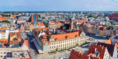 Wroclaw, Polonya - 29 Temmuz 2014: Pazar Meydanı Wroclaw, Polonya bir yaz günü havadan görünümü