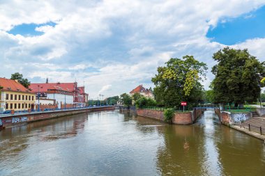 Wroclaw, Polonya - 29 Temmuz 2014: Wroclaw bir güzel yaz günü şehirde