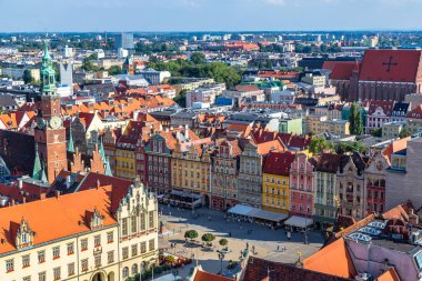 Wroclaw, Polonya - 29 Temmuz 2014: Pazar Meydanı Wroclaw, Polonya bir yaz günü havadan görünümü