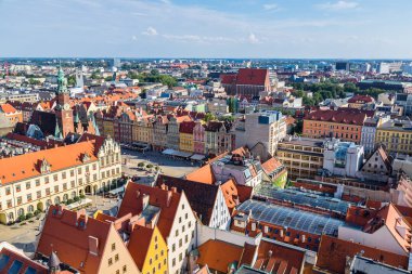 Wroclaw, Polonya - 29 Temmuz 2014: Pazar Meydanı Wroclaw, Polonya bir yaz günü havadan görünümü