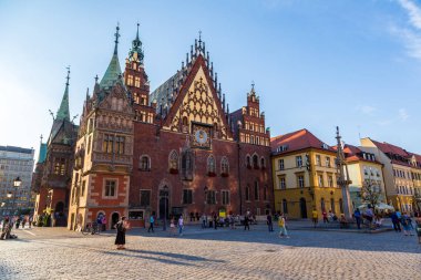Wroclaw, Polonya - 29 Temmuz 2014: Eski Belediye Binası Wroclaw, Polonya üzerinde 29 Temmuz 2014. Wroclaw eski ve bir çok beautuful şehir Polonya