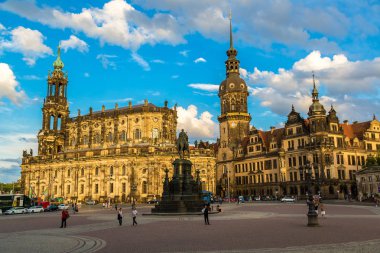 Dresden, Almanya - 11 Temmuz 2014: Kral John'a Saksonya Dresden, Almanya bir güzel yaz günü 11 Temmuz 2014 yılında anıt