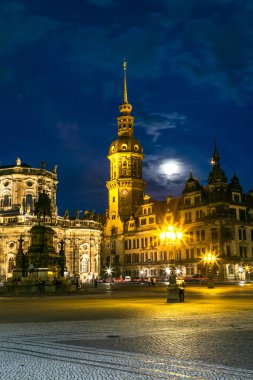 Dresden, Almanya - 11 Temmuz 2014: Dresden, gece görünümü. Güzel yaz gecesi
