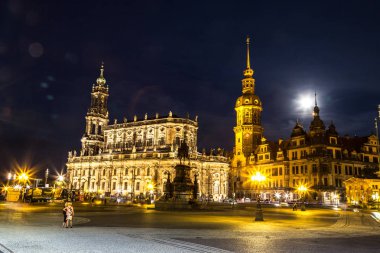 Dresden, Almanya - 11 Temmuz 2014: Dresden, gece görünümü. Güzel yaz gecesi