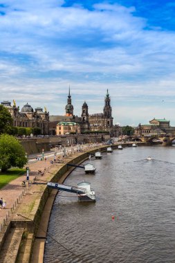 Dresden, Almanya - 11 Temmuz 2014: Dresden, bir güzel yaz günü panoramik görünümü