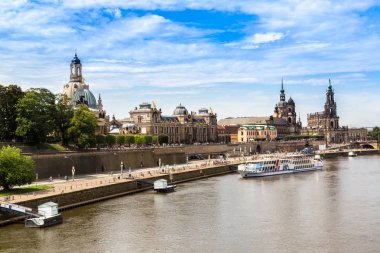 Dresden, Almanya - 11 Temmuz 2014: Dresden, bir güzel yaz günü panoramik görünümü
