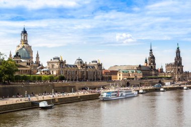 Dresden, Almanya - 11 Temmuz 2014: Dresden, bir güzel yaz günü panoramik görünümü