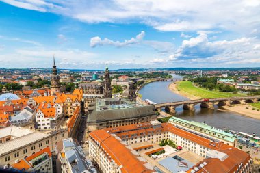 Dresden, Almanya - 11 Temmuz 2014: Panoramik Dresden ve Elbe Nehri.
