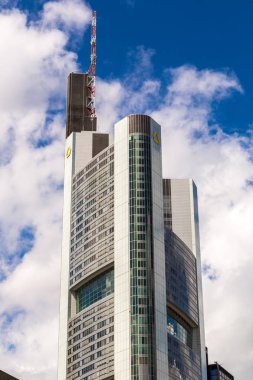 Frankfurt, Almanya - 9 Temmuz 2014: Şehir sokak n Frankfurt, Almanya'nın 9 Temmuz 2014 bir yaz gününde