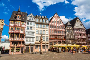 Frankfurt, Almanya - 9 Temmuz 2014: Eski geleneksel binalarda Frankfurt, Almanya için 9 Temmuz 2014 bir yaz gününde