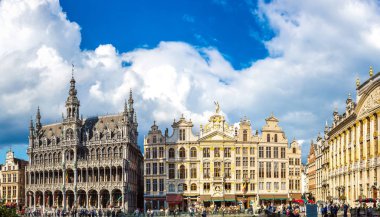 Brussels, Belçika - 6 Temmuz 2014: The Grand Place güzel yaz gün Brüksel, Belçika üzerinde 6 Temmuz 2014