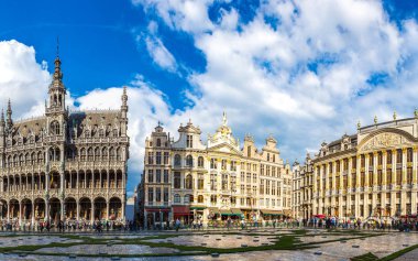 Brussels, Belçika - 6 Temmuz 2014: The Grand Place güzel yaz gün Brüksel, Belçika üzerinde 6 Temmuz 2014