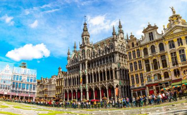 Brussels, Belçika - 6 Temmuz 2014: The Grand Place güzel yaz gün Brüksel, Belçika üzerinde 6 Temmuz 2014