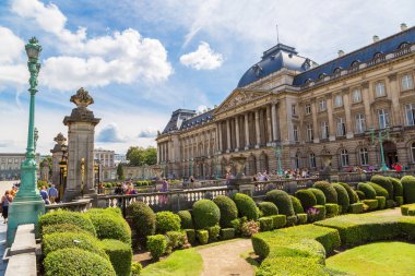 Brussels, Belçika - 6 Temmuz 2014: The Royal Palace güzel yaz günü Brüksel'deki