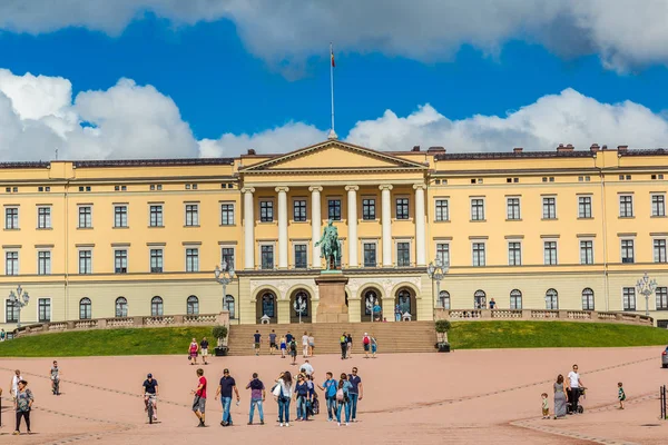 Oslo Noruega Julio 2014 Palacio Real Noruega Oslo Día Verano —  Fotos de Stock