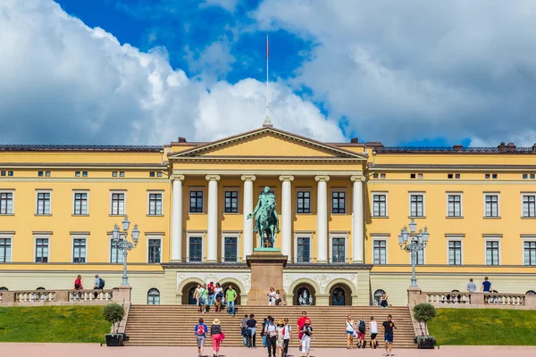 Oslo Noruega Julio 2014 Palacio Real Noruega Oslo Día Verano —  Fotos de Stock