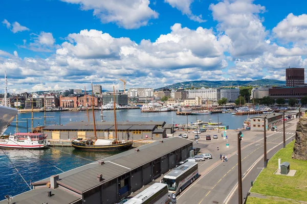 オスロ ノルウェー 2014 オスロのノルウェーの港はオスロの見どころのひとつです 2014 日にオスロ ノルウェーのオスロ フィヨルドに位置しています — ストック写真