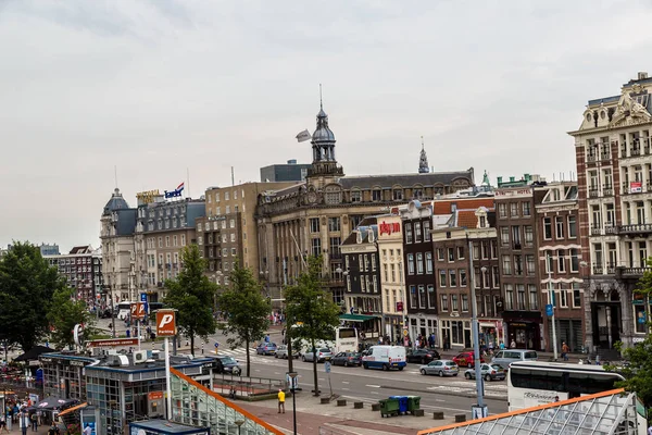 アムステルダム オランダ 2014 アムステルダムの運河 アムステルダムは夏の日の首都 オランダの人口の多い都市です — ストック写真