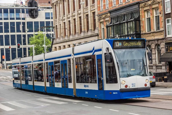 Amsterdam Nizozemsko Srpna 2014 Moderní Tramvaje Amsterdamu Amsterdam Hlavní Nejlidnatější — Stock fotografie