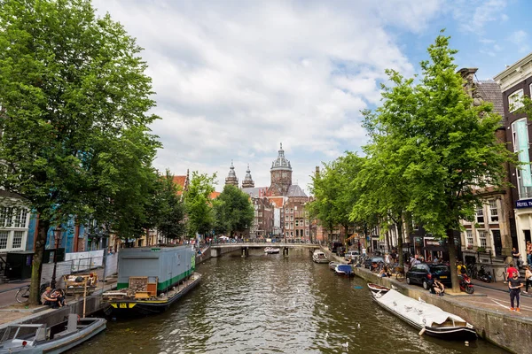 Amsterdam Nizozemsko Srpna 2014 Canal Kostel Svatého Mikuláše Amsterdamu Amsterdam — Stock fotografie