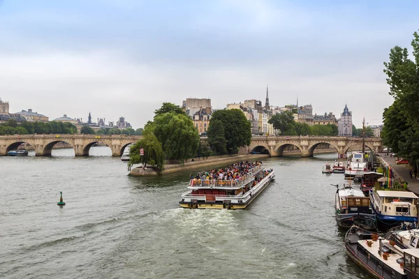 フランス 2014 セーヌ川とノートルダム大聖堂は パリの最も有名なシンボルの つのフランスで最も訪問された場所の 2014 — ストック写真