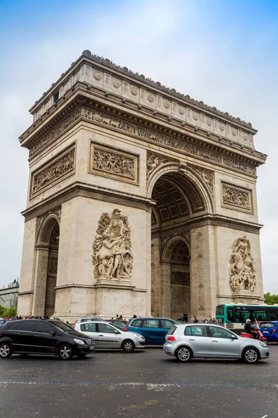 フランス 2014 アルク トリオンフ エトワールは パリで最も有名なモニュメントの一つ夏の日 — ストック写真