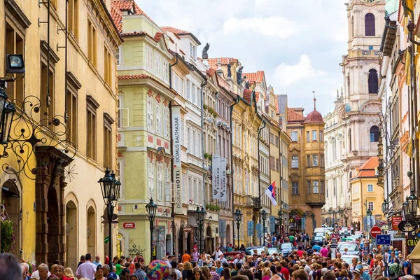 捷克共和国布拉格 2014年7月21日 捷克共和国布拉格镇的老城区 布拉格是最受欢迎的旅游城市之一 每年接待数百万游客 — 图库照片