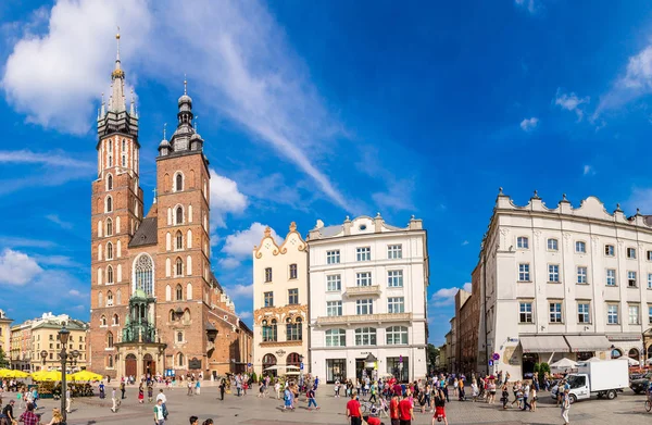 波兰克拉科夫 2014年7月26日 2014年7月26日 波兰克拉科夫历史部分的圣玛丽教堂 克拉科夫是波兰最古老的城市之一 — 图库照片