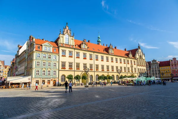 弗罗茨瓦夫 2014年7月29日 市中心和市场广场在弗罗茨瓦夫 波兰在2014年7月29日 在波兰的弗罗茨瓦夫老城和一个非常好大好漂亮的城市 — 图库照片