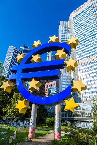 Frankfurt Duitsland Juli 2014 Eurosymbool Hoofdkwartier Van Europese Centralebank Frankfurt — Stockfoto