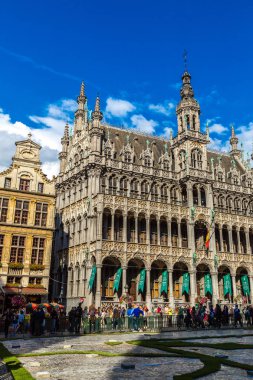 Brussels, Belçika - 6 Temmuz 2014: The Grand Place güzel yaz gün Brüksel, Belçika üzerinde 6 Temmuz 2014