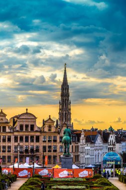 Brussels, Belçika - 6 Temmuz 2014: Cityscape Brüksel güzel yaz gün