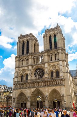 Paris, Fransa - 14 Temmuz 2014: Notre Dame de Paris Katedrali Paris, en ünlü sembollerin 14 Temmuz 2014 olan