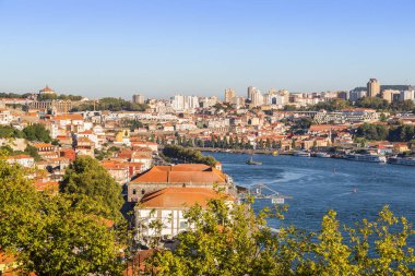 Lizbon, Portekiz - 30 Temmuz 2014: Porto, Portekiz bir yaz günü panoramik görünüm