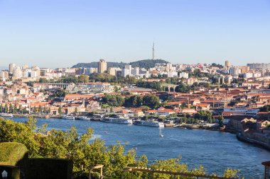 Lizbon, Portekiz - 30 Temmuz 2014: Porto, Portekiz bir yaz günü panoramik görünüm