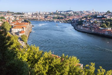 Lizbon, Portekiz - 30 Temmuz 2014: Porto, Portekiz bir yaz günü panoramik görünüm
