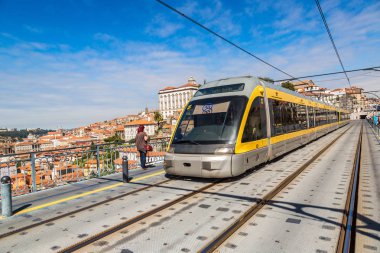 Lisbon, Portekiz - 30 Temmuz 2014: Metro Porto, Portekiz bir güzel yaz gün
