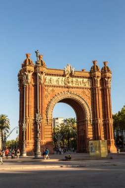 Barcelona, İspanya - 11 Haziran 2014: Triumph Arch Barselona'nın bir yaz günü Barcelona, İspanya