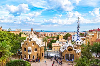 Barcelona, İspanya - 11 Haziran 2014: Park Guell mimar Gaudi bir yaz günü Barcelona, İspanya tarafından.