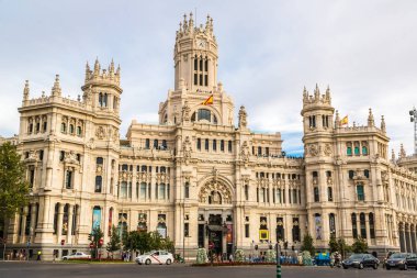 Madrid, İspanya - 11 Temmuz 2014: Cibeles sarayda bir güzel yaz günü Madrid, Madrid, İspanya 11 Temmuz 2014 tarihinde İspanya
