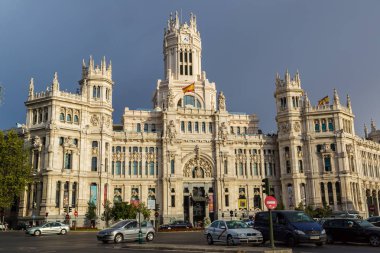Madrid, İspanya - 11 Temmuz 2014: Cibeles sarayda bir güzel yaz günü Madrid, Madrid, İspanya 11 Temmuz 2014 tarihinde İspanya