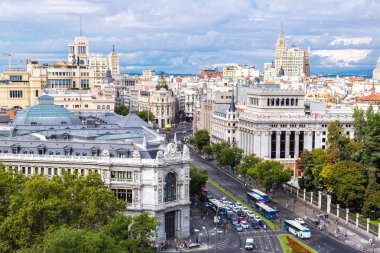 Madrid, İspanya - 11 Temmuz 2014: Hava görünümünde Madrid Plaza de Cibeles bir güzel yaz günü, İspanya