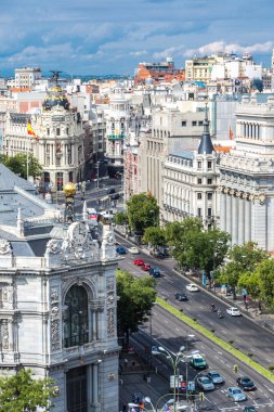 Madrid, İspanya - 11 Temmuz 2014: Hava görünümünde Madrid Plaza de Cibeles bir güzel yaz günü, İspanya